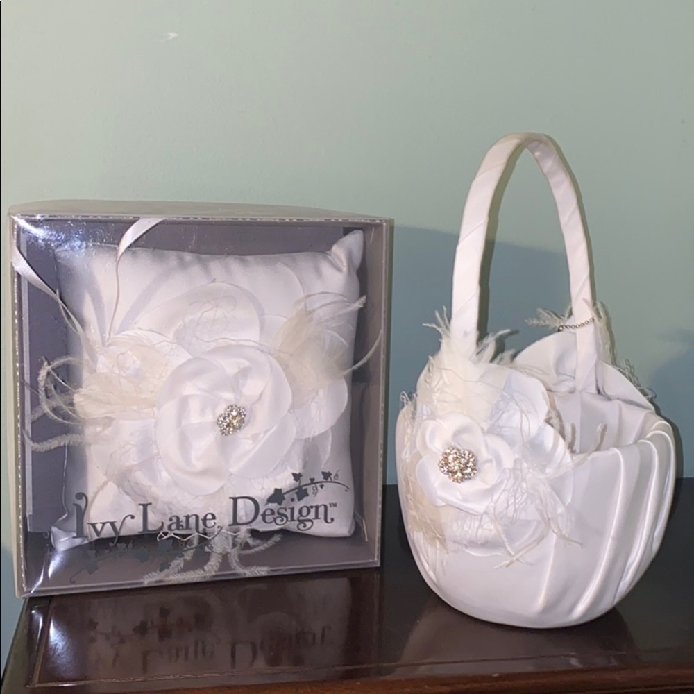 White Flowergirl Basket & Ringbearer Pillow - Picture 1 of 3